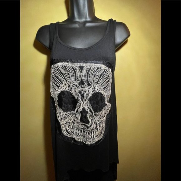 Lov Me Tops - Lov Me Asymmetrical Lace Skull